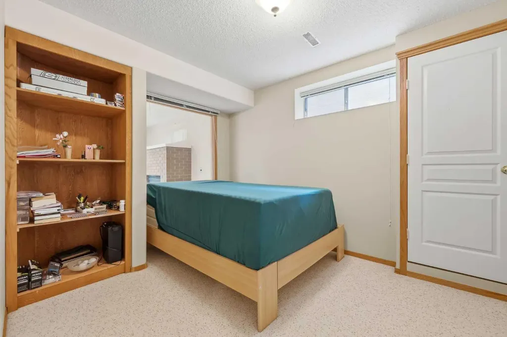 67 Sienna Heights Way SW Calgary AB T3H 3T6