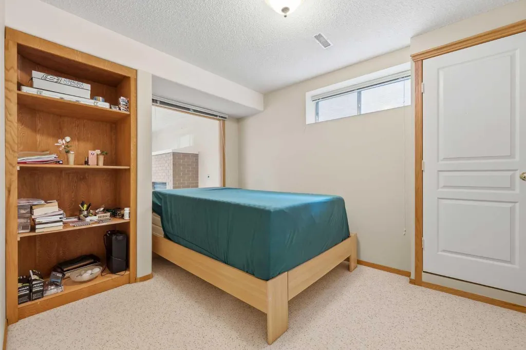 67 Sienna Heights Way SW Calgary AB T3H 3T6