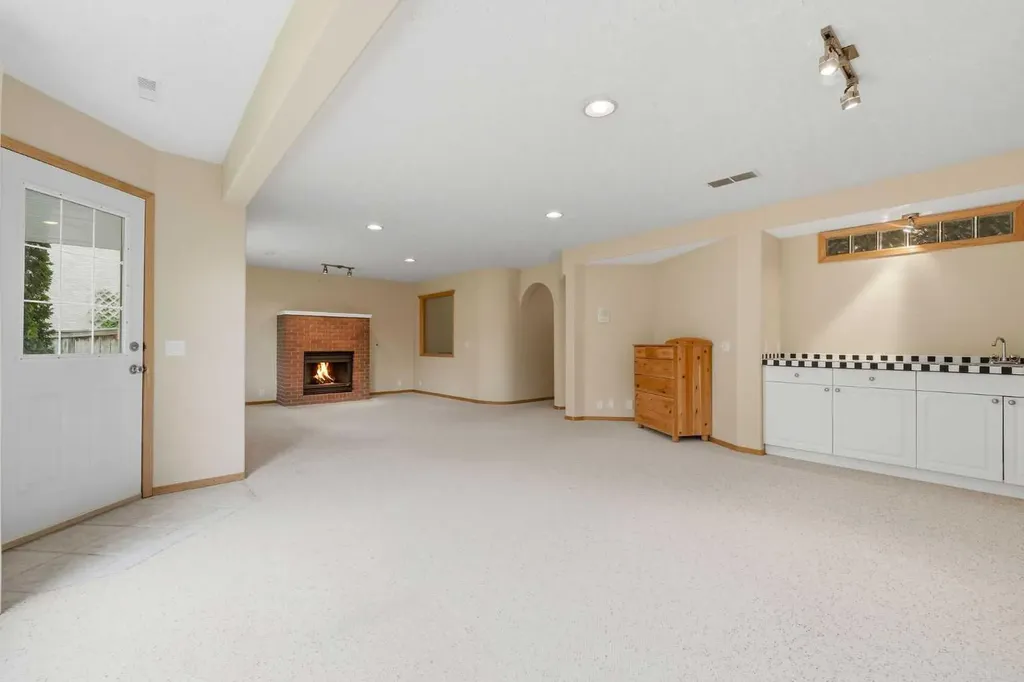 67 Sienna Heights Way SW Calgary AB T3H 3T6