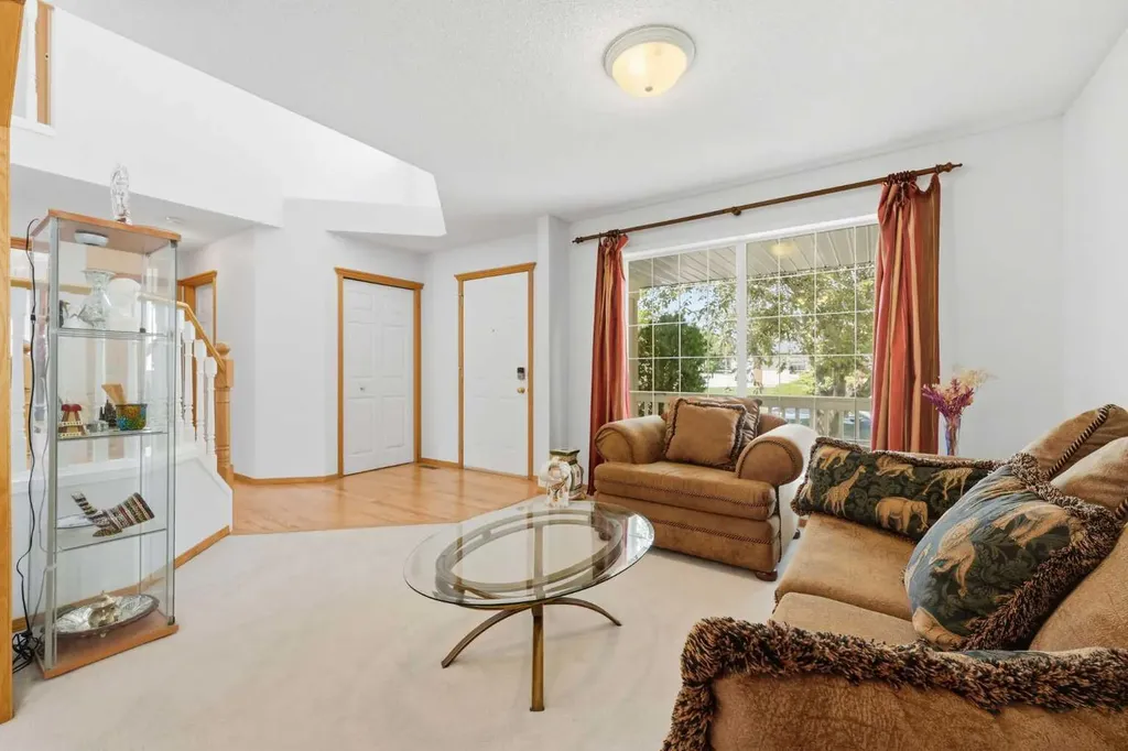 67 Sienna Heights Way SW Calgary AB T3H 3T6