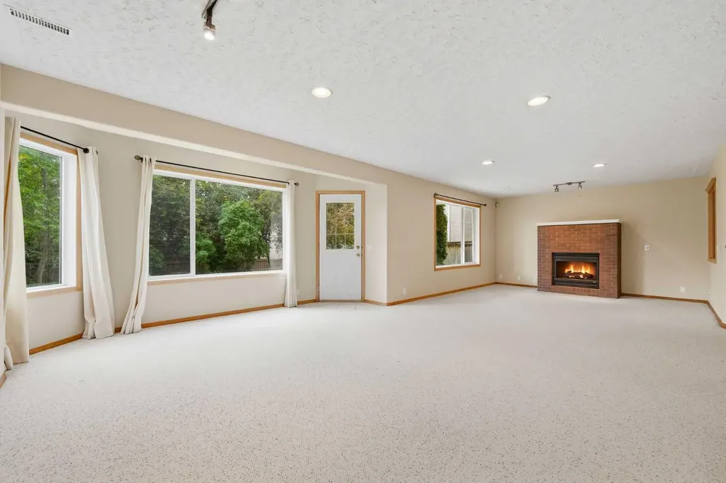 67 Sienna Heights Way SW Calgary AB T3H 3T6