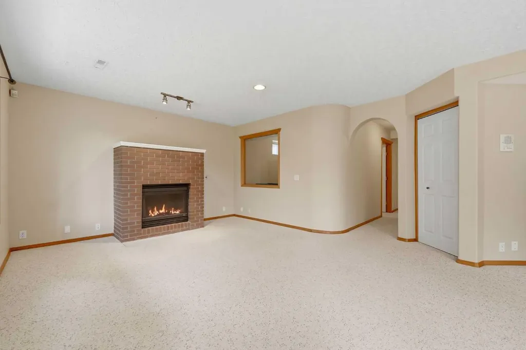 67 Sienna Heights Way SW Calgary AB T3H 3T6