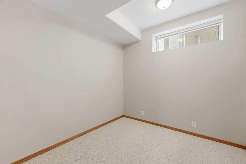 67 Sienna Heights Way SW Calgary AB T3H 3T6