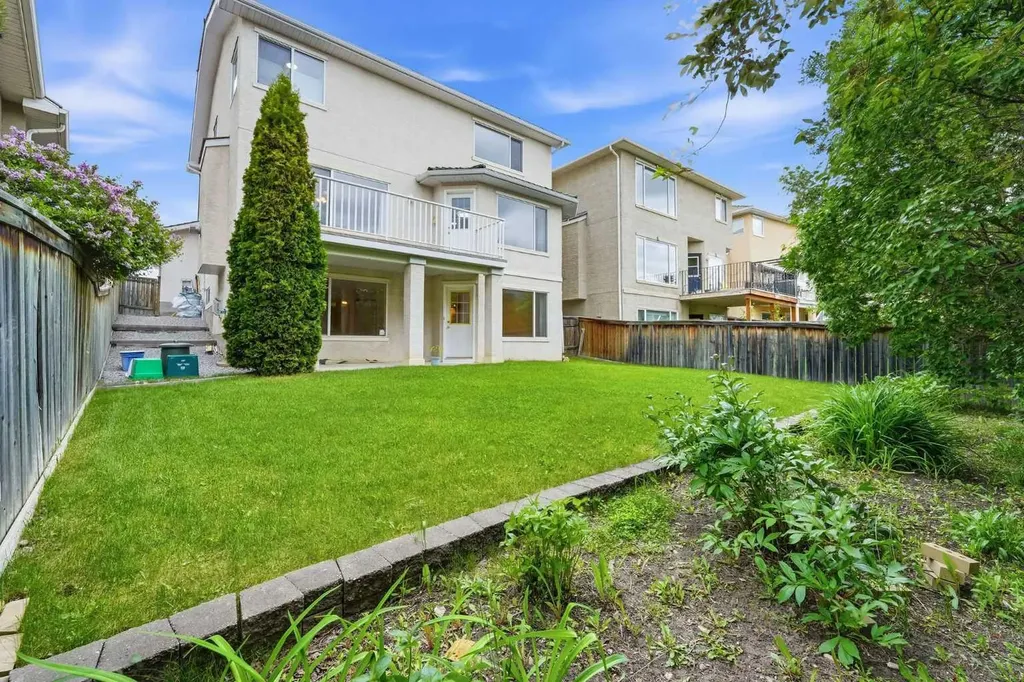 67 Sienna Heights Way SW Calgary AB T3H 3T6