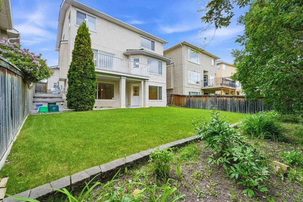 67 Sienna Heights Way SW Calgary AB T3H 3T6