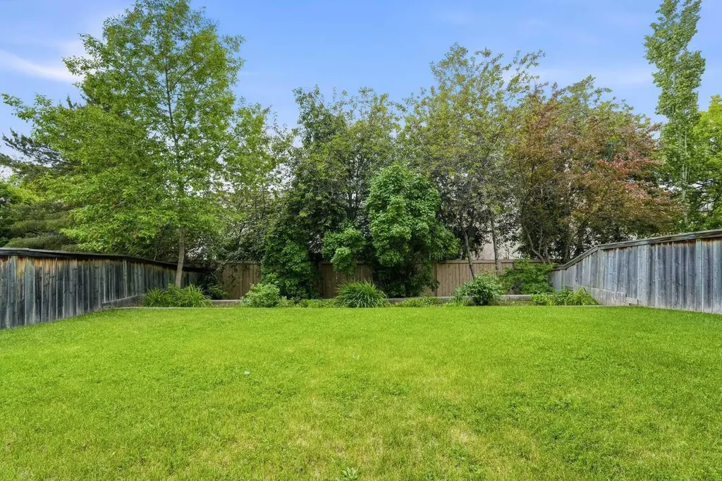 67 Sienna Heights Way SW Calgary AB T3H 3T6