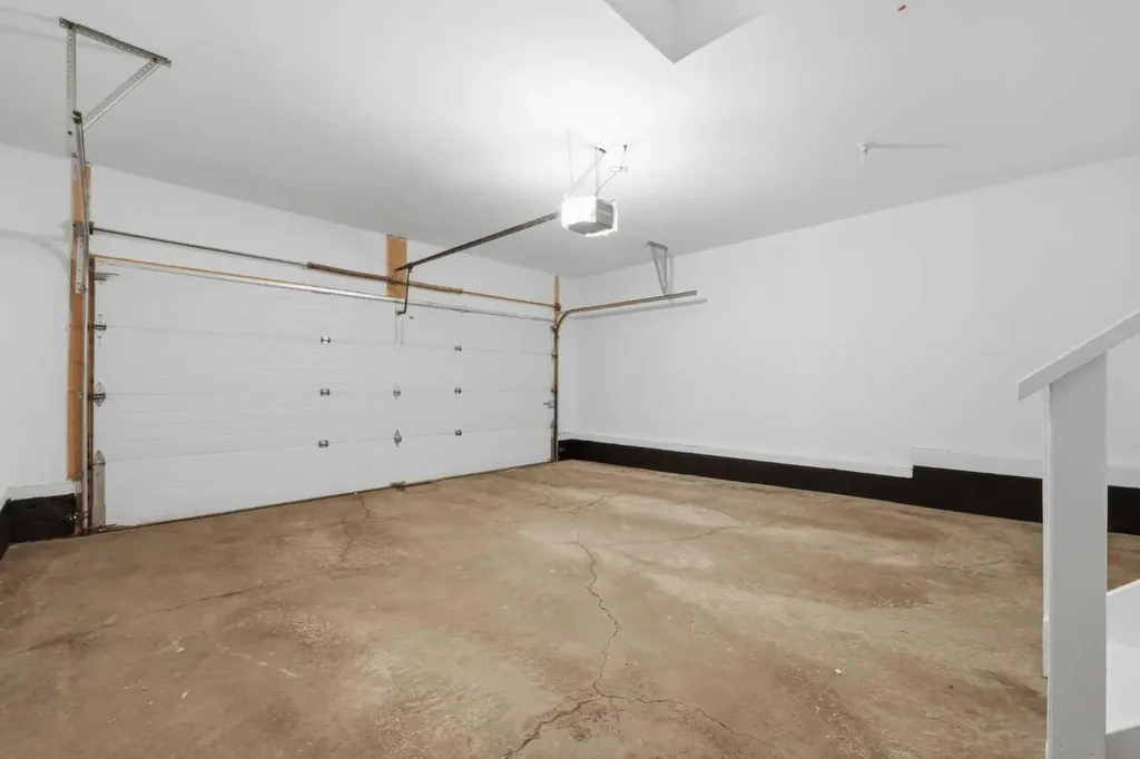 67 Sienna Heights Way SW Calgary AB T3H 3T6