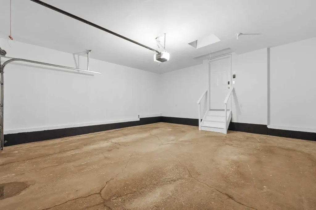 67 Sienna Heights Way SW Calgary AB T3H 3T6
