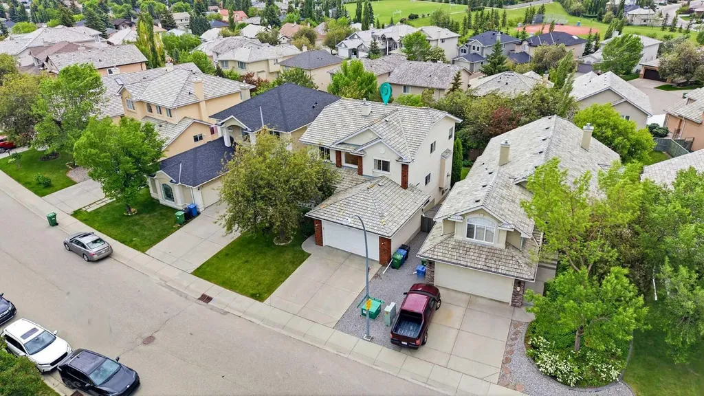 67 Sienna Heights Way SW Calgary AB T3H 3T6