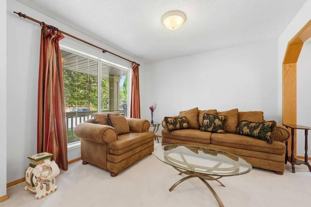67 Sienna Heights Way SW Calgary AB T3H 3T6