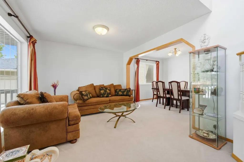 67 Sienna Heights Way SW Calgary AB T3H 3T6