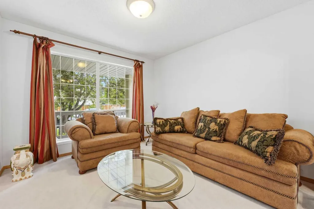 67 Sienna Heights Way SW Calgary AB T3H 3T6