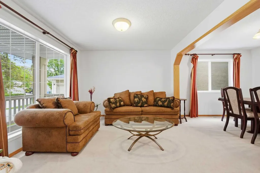 67 Sienna Heights Way SW Calgary AB T3H 3T6