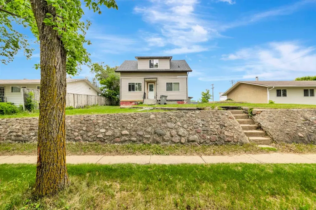 4825 45 Street Lloydminster SK S9V 0H8