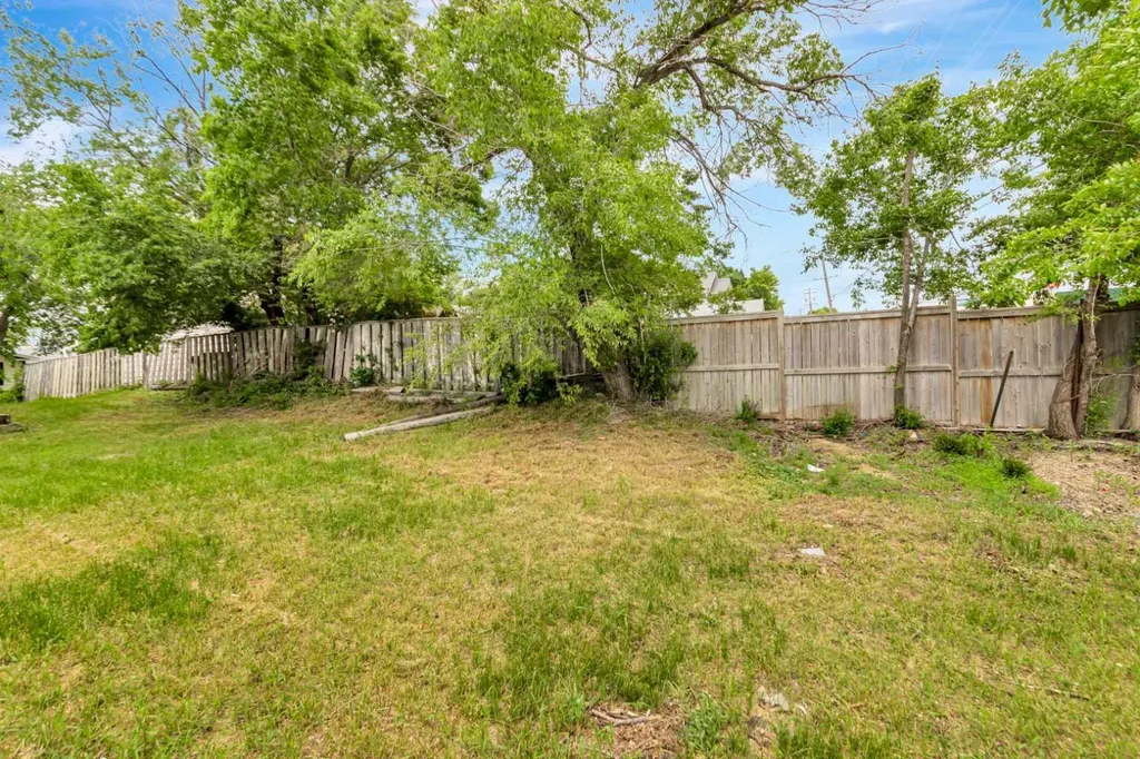 4825 45 Street Lloydminster SK S9V 0H8