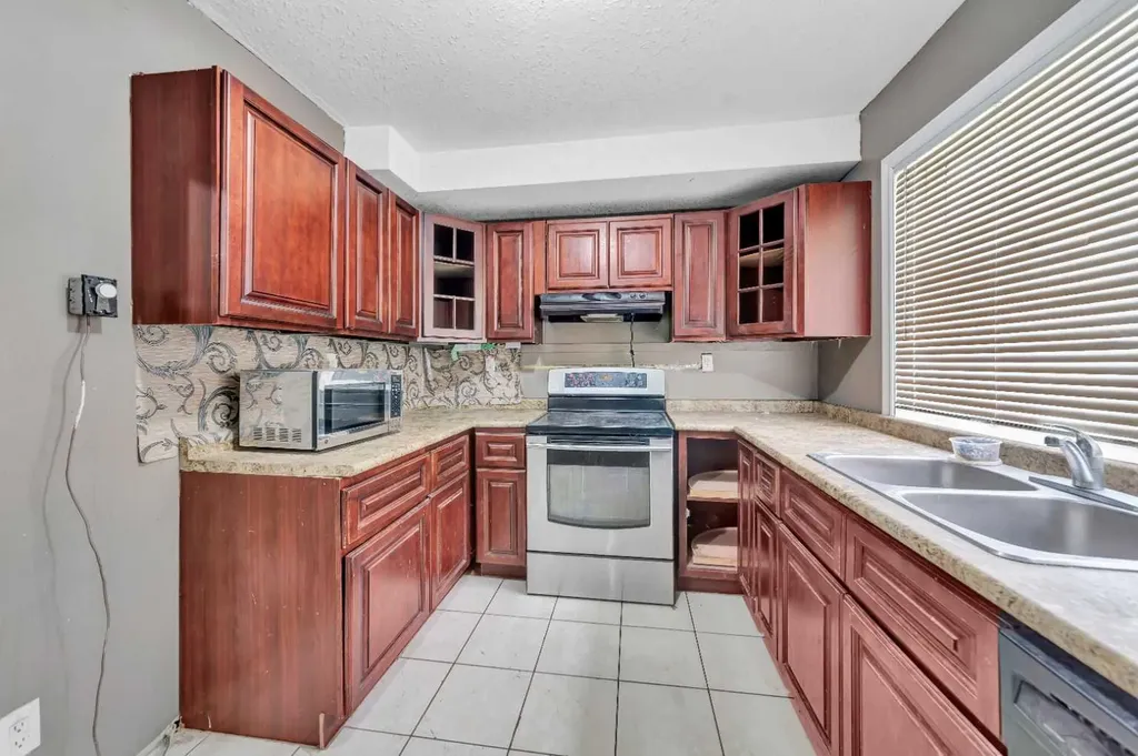 4825 45 Street Lloydminster SK S9V 0H8