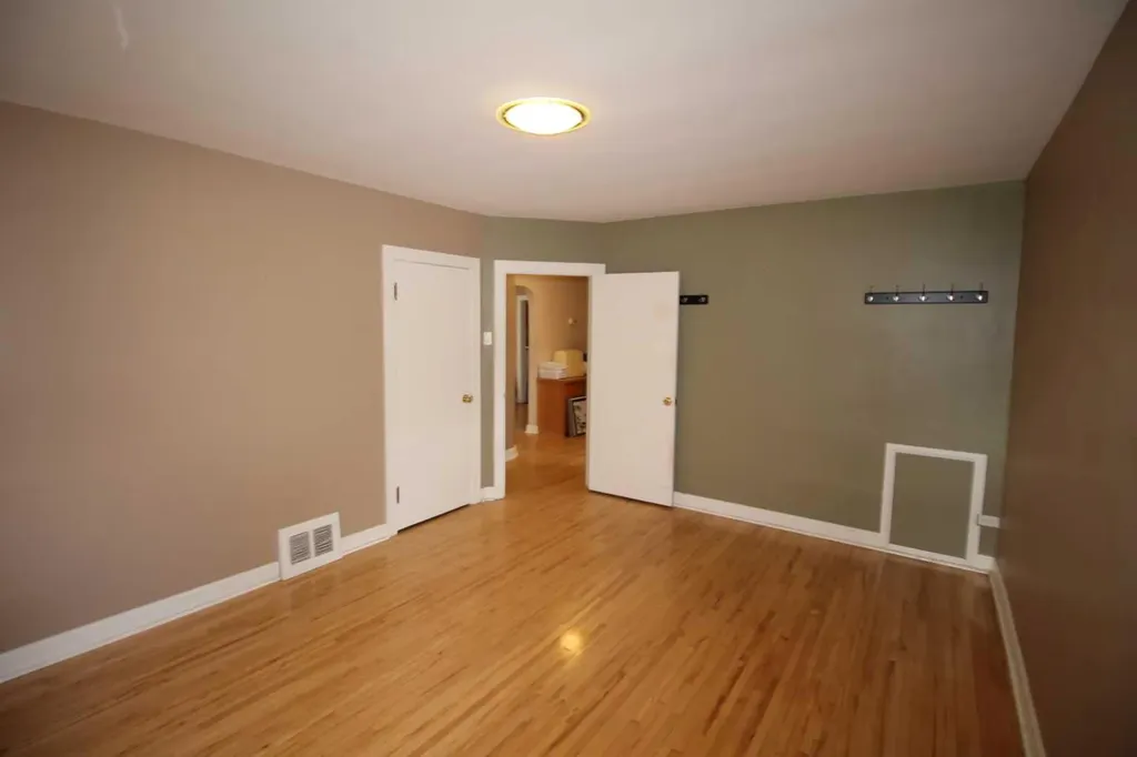 819 9 Avenue S Lethbridge AB T1J 1T6