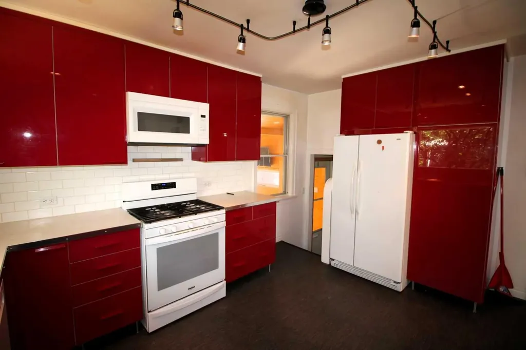 819 9 Avenue S Lethbridge AB T1J 1T6