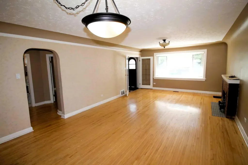 819 9 Avenue S Lethbridge AB T1J 1T6