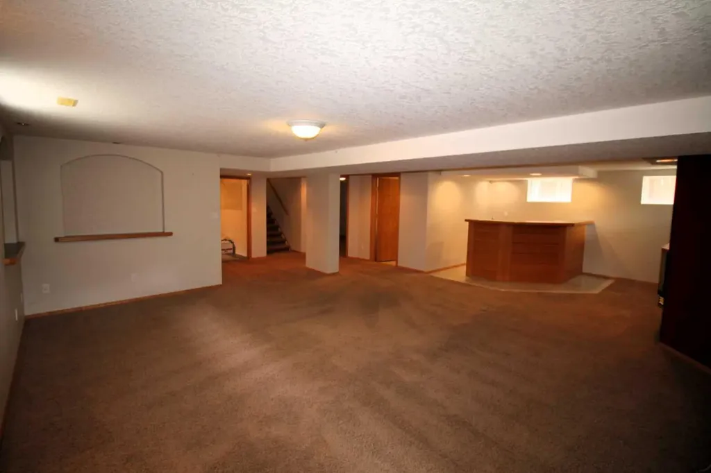 819 9 Avenue S Lethbridge AB T1J 1T6