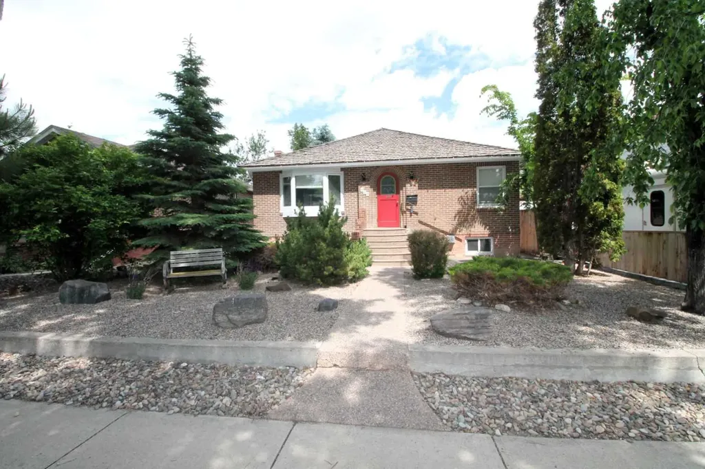 819 9 Avenue S Lethbridge AB T1J 1T6