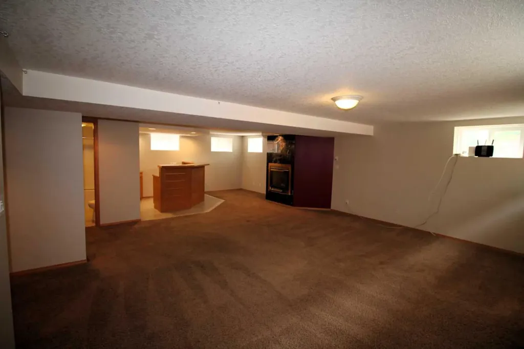 819 9 Avenue S Lethbridge AB T1J 1T6
