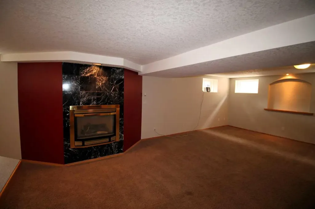 819 9 Avenue S Lethbridge AB T1J 1T6