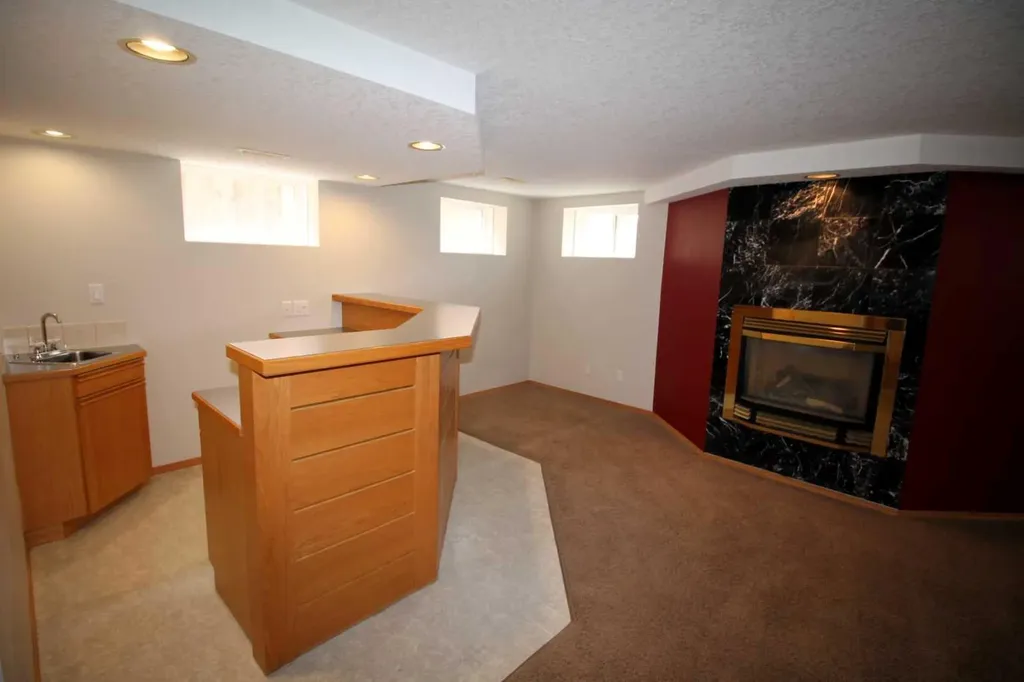 819 9 Avenue S Lethbridge AB T1J 1T6