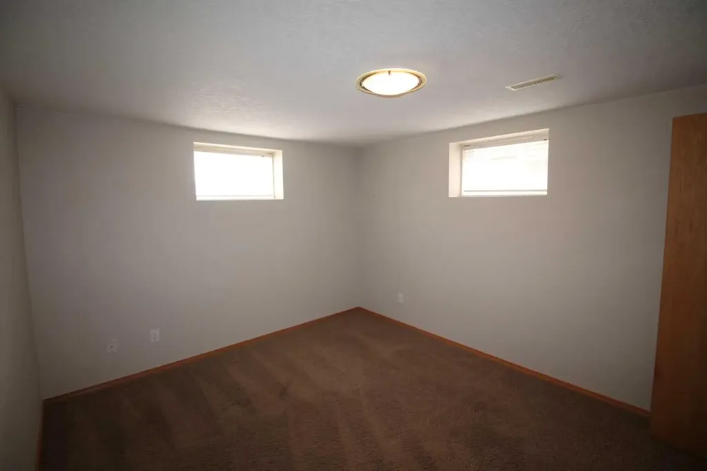 819 9 Avenue S Lethbridge AB T1J 1T6