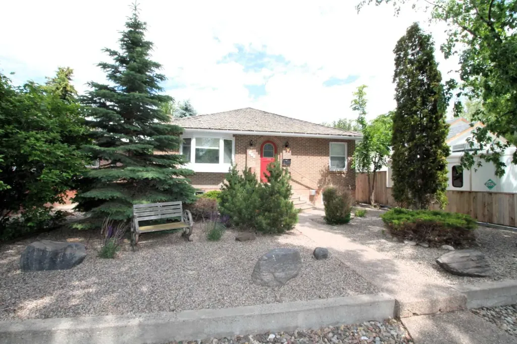 819 9 Avenue S Lethbridge AB T1J 1T6