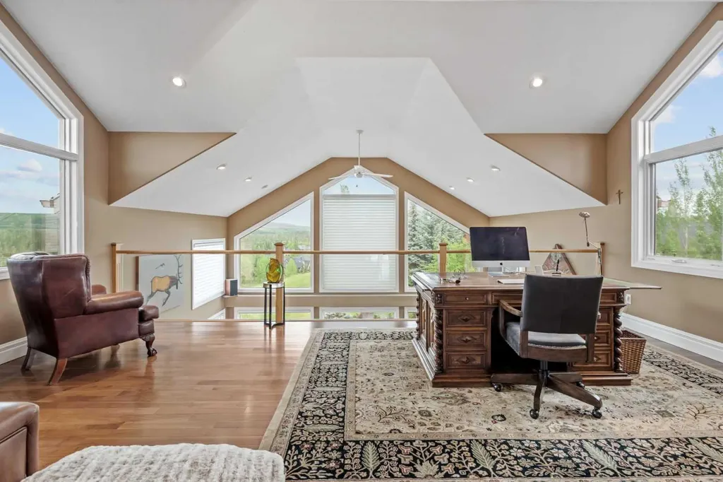 13 Discovery Rise SW Calgary AB T3H 4N6