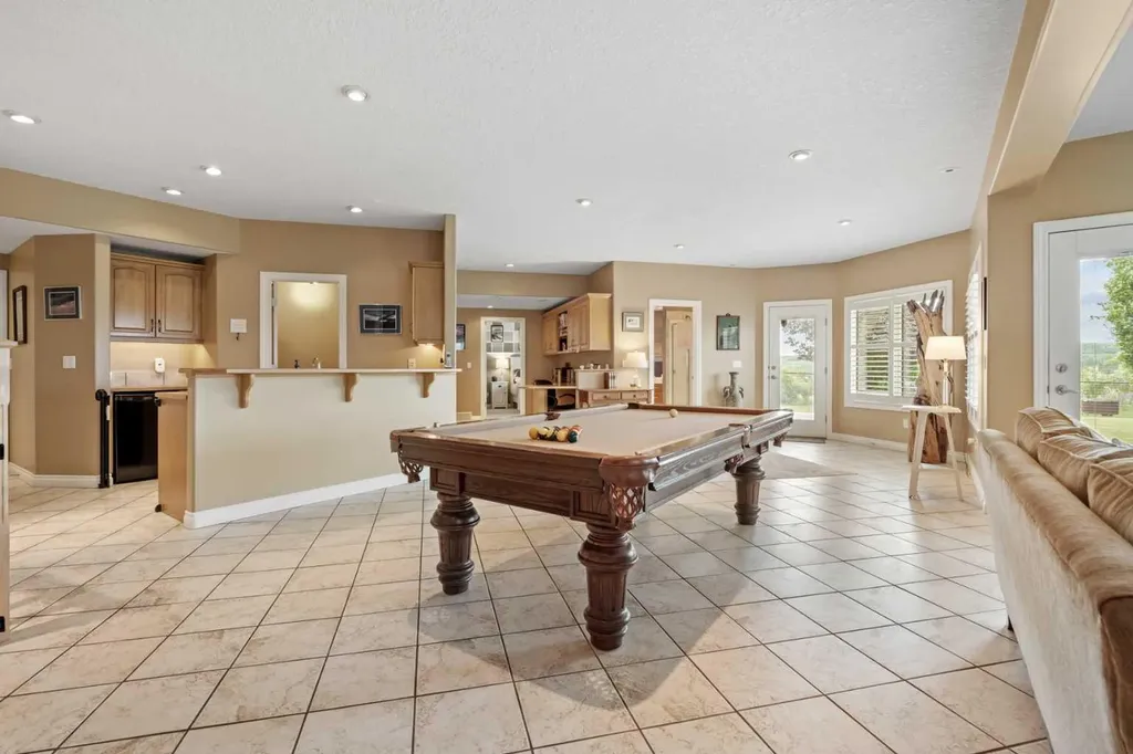 13 Discovery Rise SW Calgary AB T3H 4N6