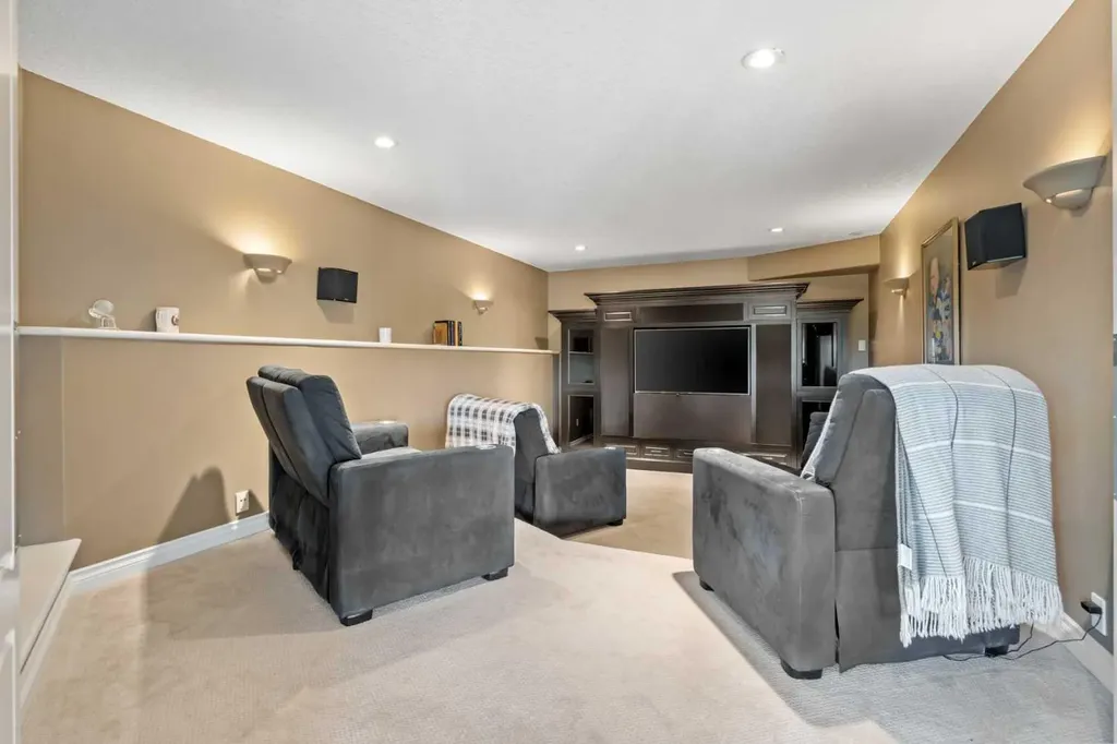 13 Discovery Rise SW Calgary AB T3H 4N6