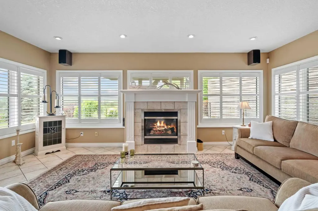 13 Discovery Rise SW Calgary AB T3H 4N6