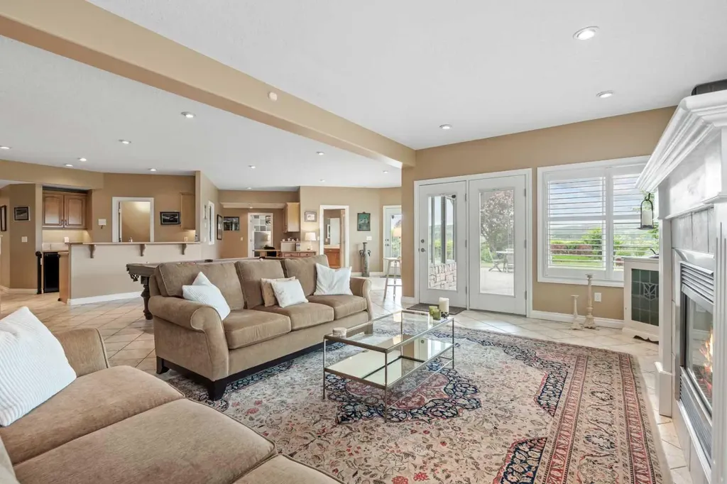 13 Discovery Rise SW Calgary AB T3H 4N6