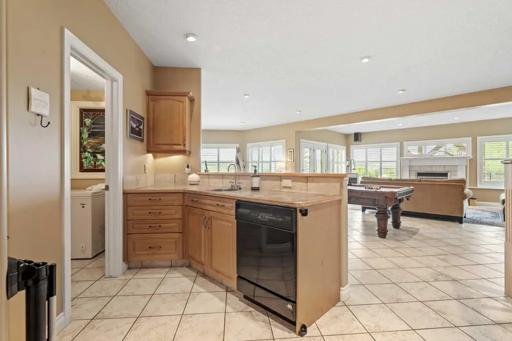 13 Discovery Rise SW Calgary AB T3H 4N6