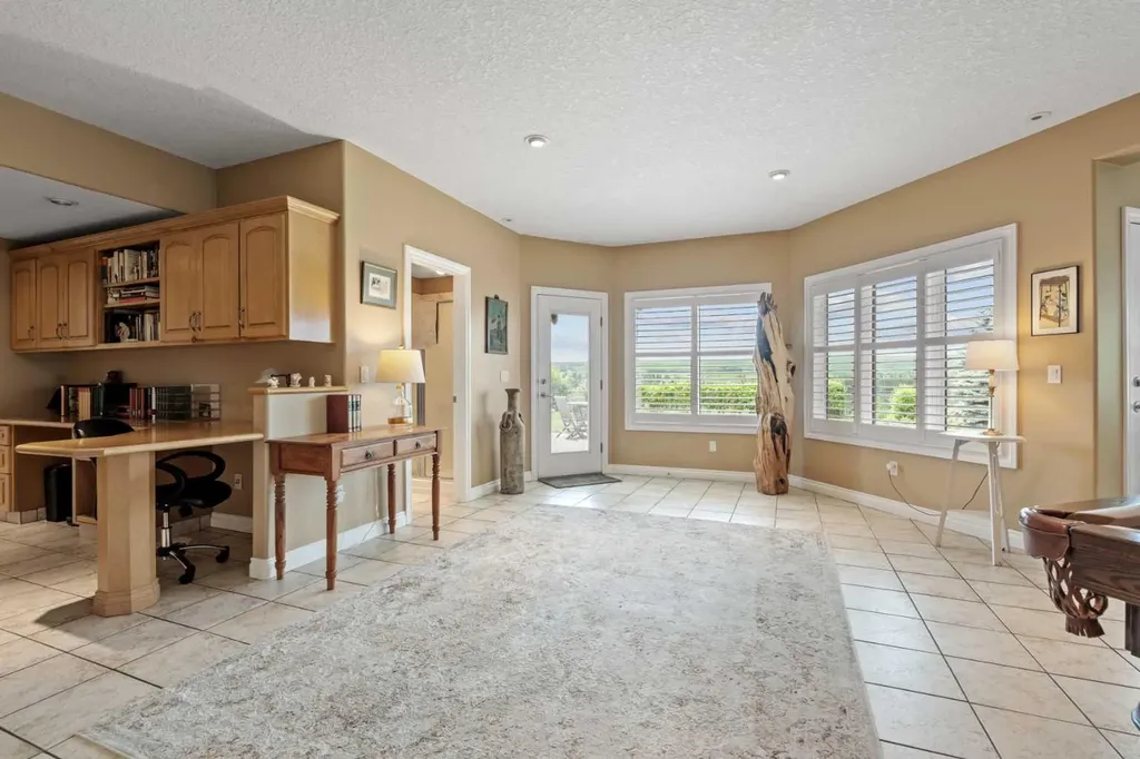 13 Discovery Rise SW Calgary AB T3H 4N6