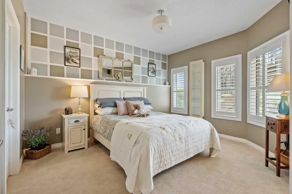 13 Discovery Rise SW Calgary AB T3H 4N6