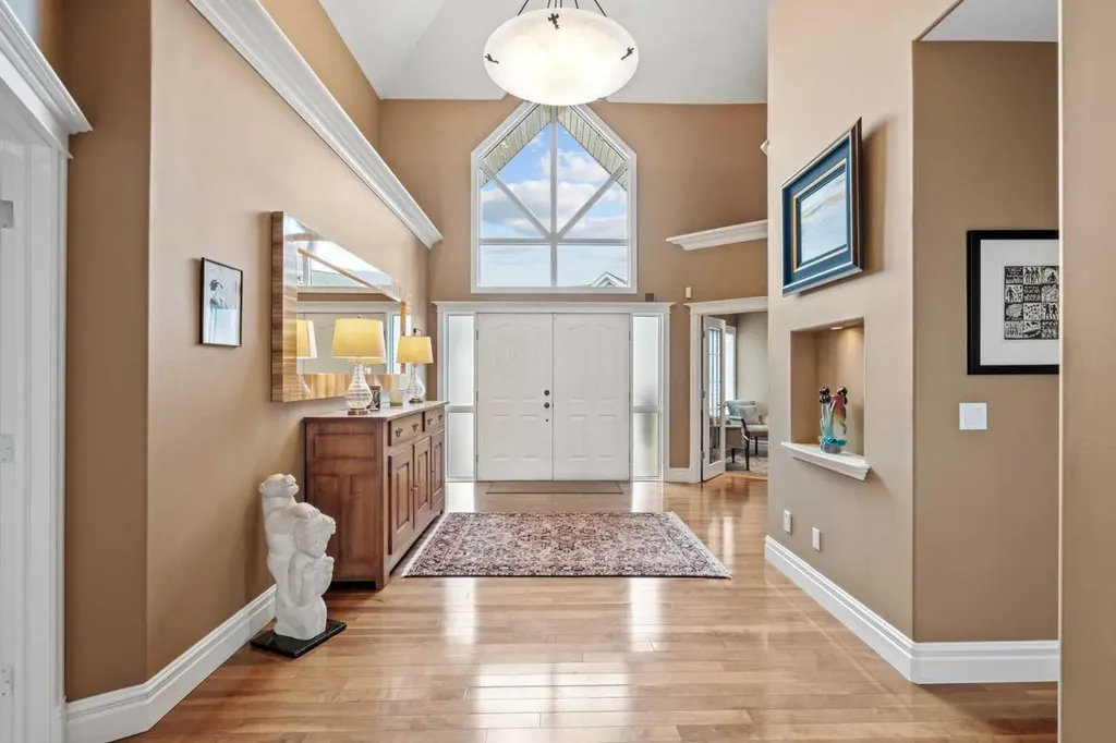 13 Discovery Rise SW Calgary AB T3H 4N6