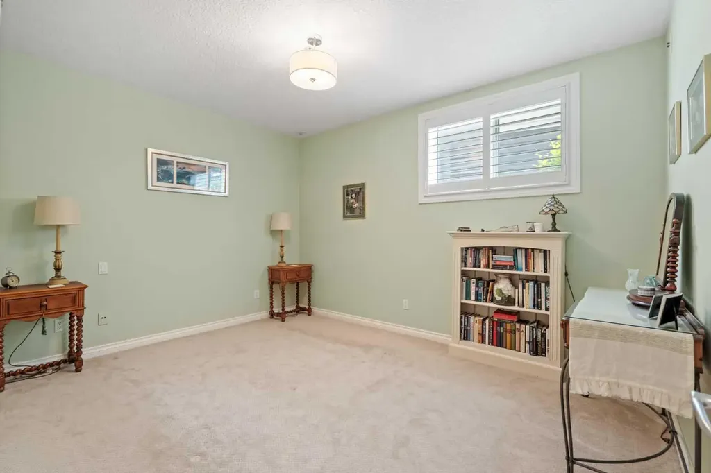 13 Discovery Rise SW Calgary AB T3H 4N6