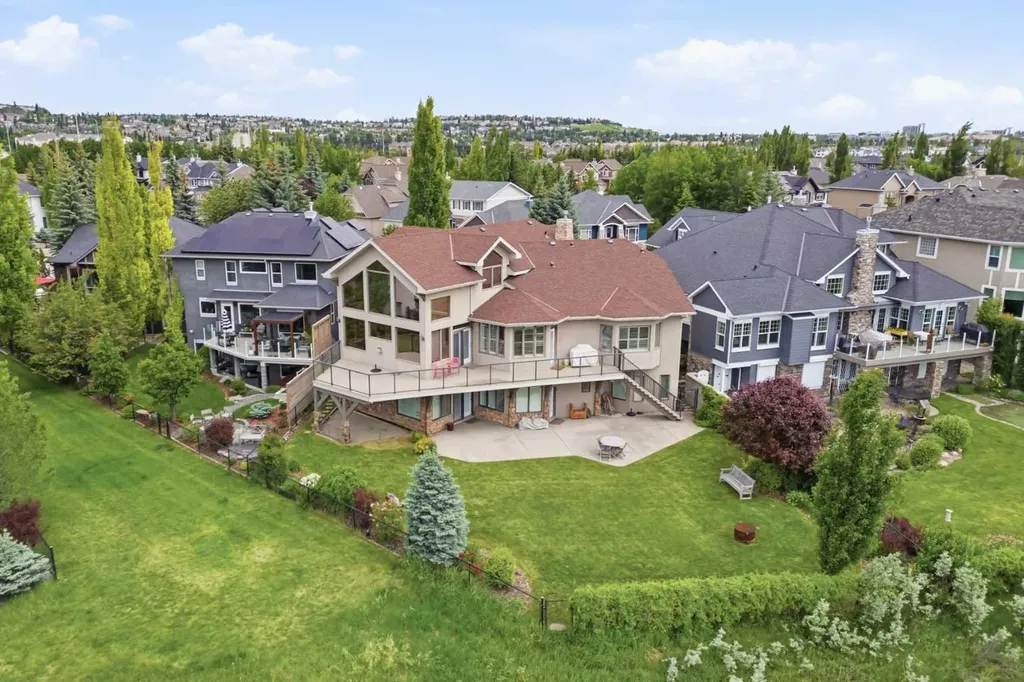 13 Discovery Rise SW Calgary AB T3H 4N6