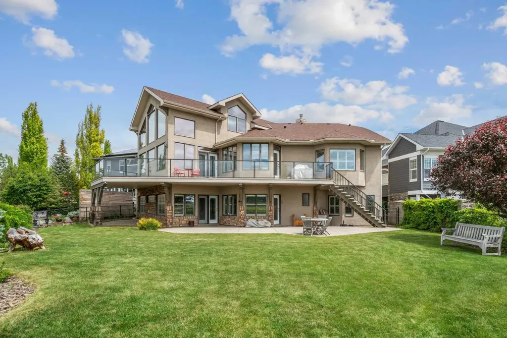 13 Discovery Rise SW Calgary AB T3H 4N6