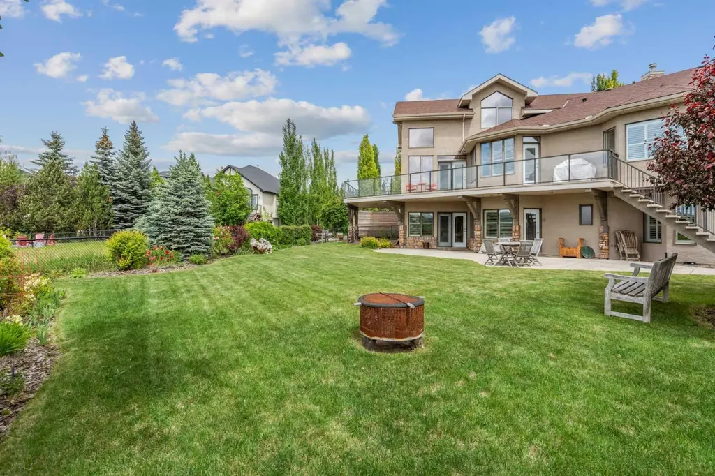 13 Discovery Rise SW Calgary AB T3H 4N6