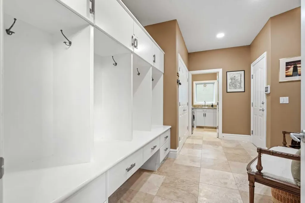 13 Discovery Rise SW Calgary AB T3H 4N6
