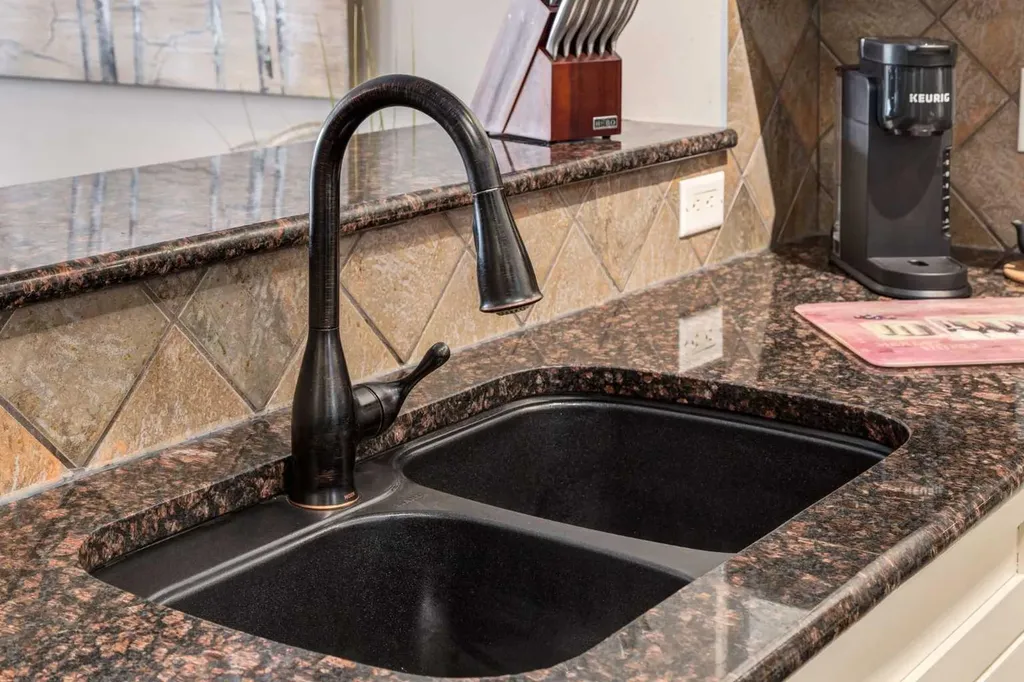 30 Discovery Ridge Close SW Calgary AB T3H 5X5