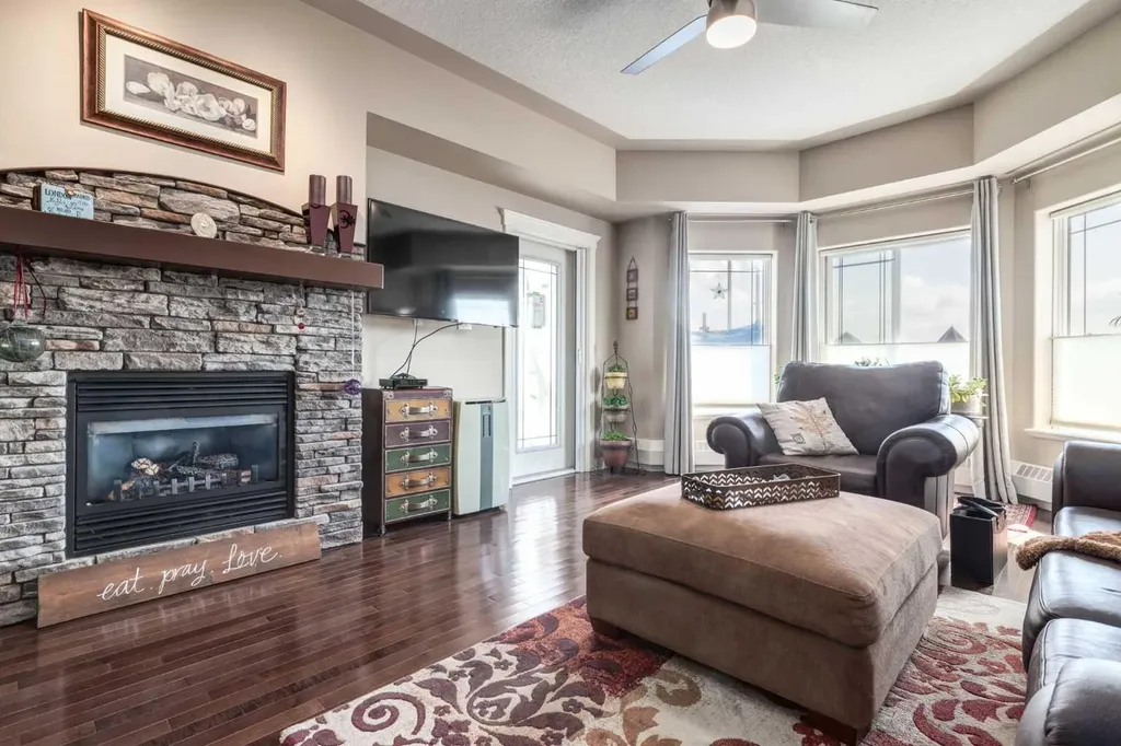 30 Discovery Ridge Close SW Calgary AB T3H 5X5