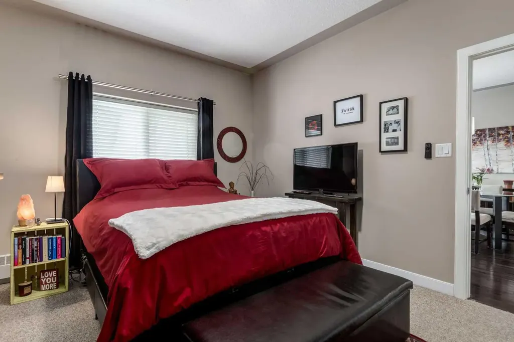 30 Discovery Ridge Close SW Calgary AB T3H 5X5