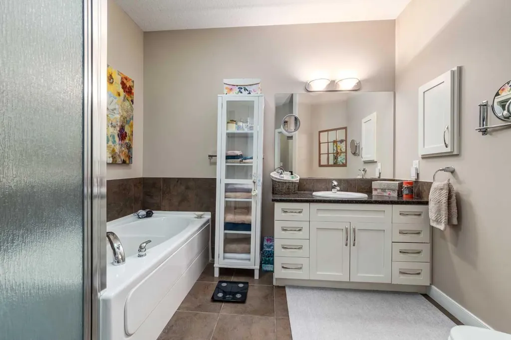 30 Discovery Ridge Close SW Calgary AB T3H 5X5