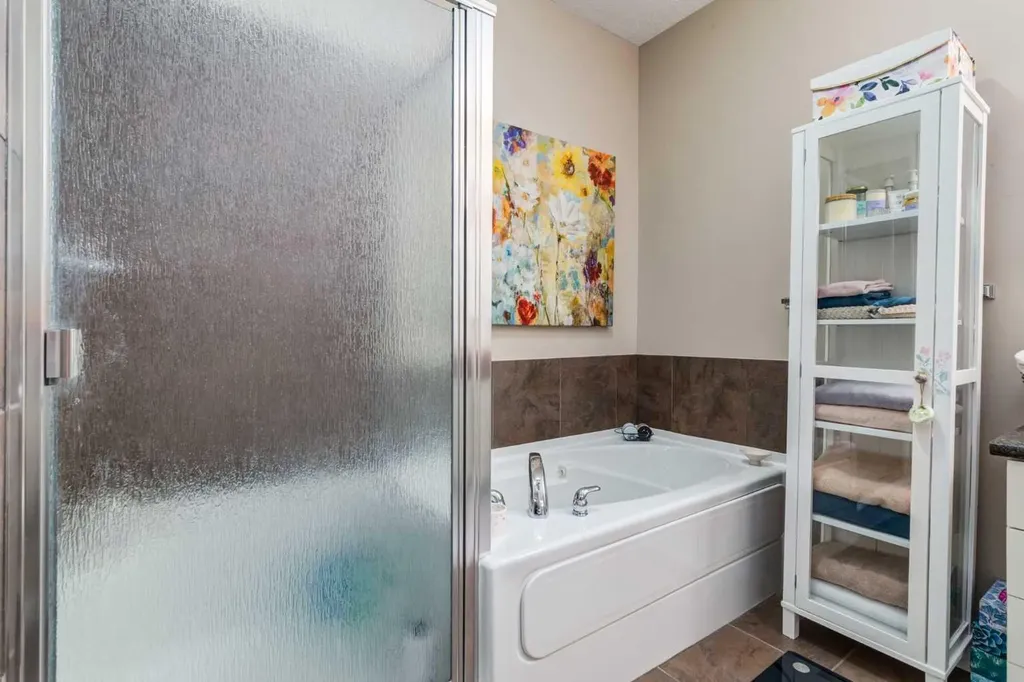 30 Discovery Ridge Close SW Calgary AB T3H 5X5