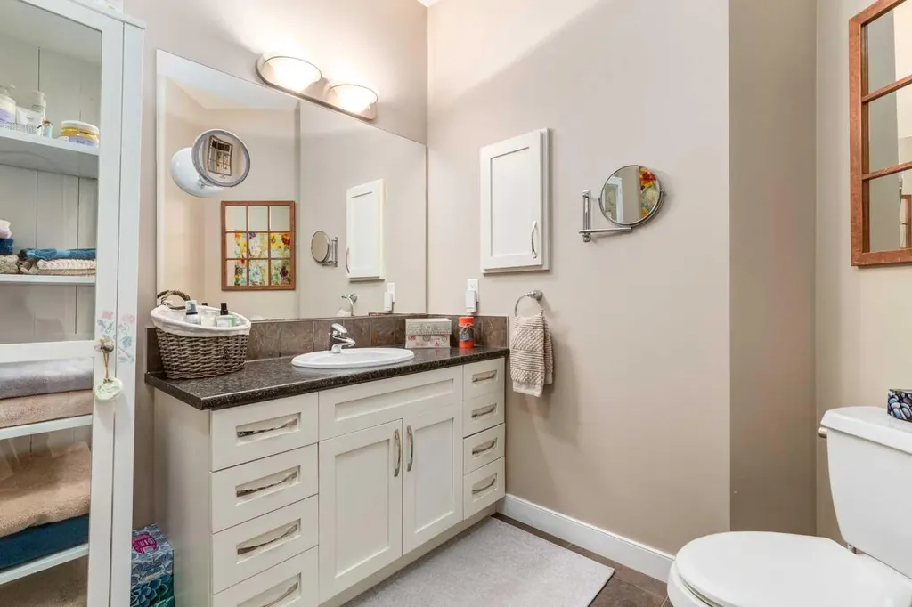 30 Discovery Ridge Close SW Calgary AB T3H 5X5